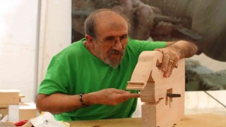 Dede atölyesi ona uluslararası sanat eserlerinin kapılarını açtı
