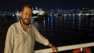 Deniz ortasında müzayede düzenlediler