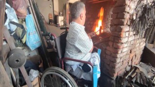 Depremde henüz 40 günlükken 2 bacağını kaybetti, yaşama azmini kaybetmedi