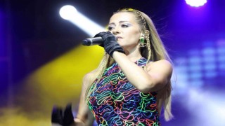Derya Uluğ Manisayı salladı