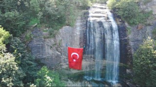 Dev Türk Bayrağı Suuçtunun güzelliğine güzellik kattı
