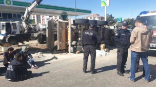 Devrilen kamyonun altında kalan genç kız hayatını kaybetti