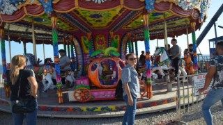 Didimli öğrenciler lunaparkta eğlendi