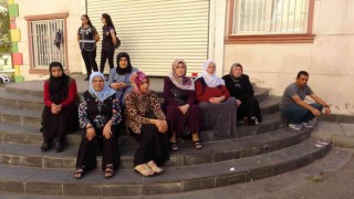 Diyarbakırda ailelerin evlat nöbeti bin 110uncu gününde
