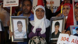 Diyarbakırda evlat nöbetine katılan anne, iki evladına seslendi