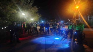 Doğa tutkunlarından 30 kilometrelik bisikletli gece turu