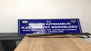 Düğüne getirdiği tüfeği ateşleyemeden polise yakalandı