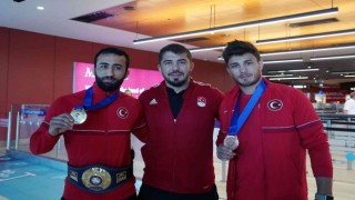 Dünya şampiyonu olan Grekoromen Milli Takımı Türkiyeye döndü