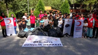 Dünya Temizlik Gününde mesire alanında çöp topladılar