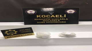 Durdurulan araçtan 2 kilo uyuşturucu çıktı