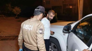 Durdurulan kamyonetten ruhsatsız tabanca çıktı