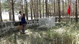 Duyarlı vatandaşlar Şehit yüzbaşının mezarının bakımını yapıyor