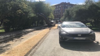 Duyarsızca bırakılan araçlar yol yapım çalışmalarını aksatıyor