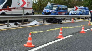 Düzcede feci kaza: Motosiklet refüje çarptı, 2 kişi hayatını kaybetti