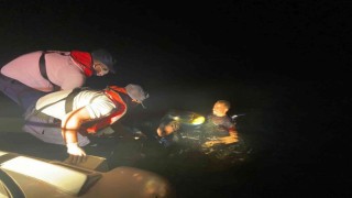 Düzensiz göçmenler yüzerek adaya geçmeye çalıştılar
