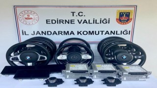 Edirnede 370 bin liralık kaçak otomobil parçaları ele geçirildi