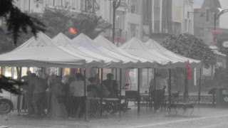 Edirnede gök gürültülü kuvvetli yağış etkili oldu