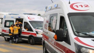 Edirnede toplu ulaşım aracı otomobile çarptı: 2 yaralı