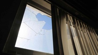 Efeler Belediyesi hizmet binasına taşlı saldırı