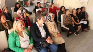 Egeli kadın muhtarları Gül Esin Kadın Muhtarlar Akademisinde bir araya geldi