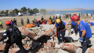 Elazığda 345 personelin katıldığı deprem ve yangın tatbikatı nefes kesti