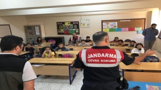 Elazığda jandarma ekipleri öğrencileri bilgilendirdi