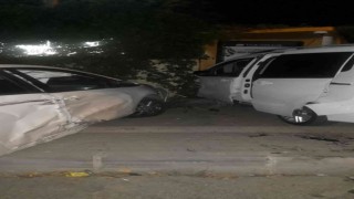 Elazığda kaza yapan otomobiller, ATMye daldı: 2 yaralı