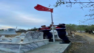 Elazığda şehit mezarlarına jandarma eli değdi