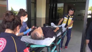 Eline saplanan testere ile hastaneye kaldırıldı