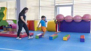 Engelleri, Engelsiz Yaşam Merkezinde aşıyorlar