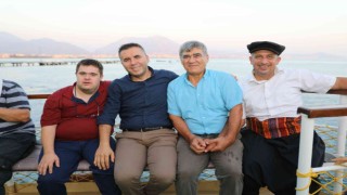 Engelli bireyler mavi turda doyasıya eğlendi
