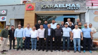 Erdemir Caddesi esnaflarından Başkan Keleş ve ekibine sıcak karşılama
