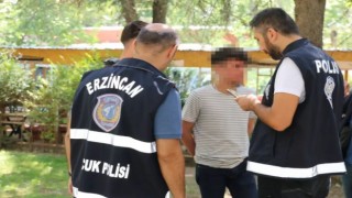 Erzincanda polis ekipleri tarafından okul çevrelerinde denetim yapıldı