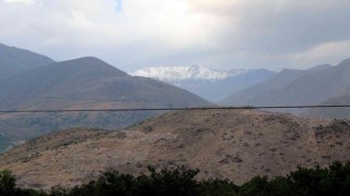 Erzincanın en yüksek noktası Esenceye mevsimin ilk karı düştü