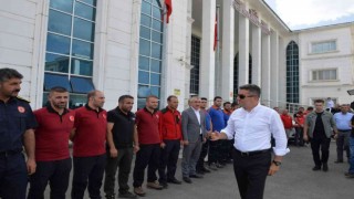 Erzurum Valisi Okay Memiş, deprem bölgesinde