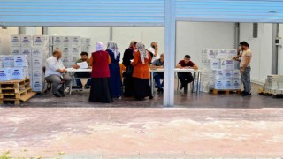 Esenyurtta 9 bin 500 öğrenciye kırtasiye ve gıda yardımı