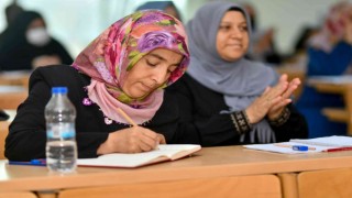 Eşinin asker mektuplarını okumayı hayal etti, 44 yaşında okuma yazma öğrendi
