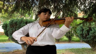 Eskişehirli genç bestekâr notalarıyla büyülüyor