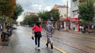 Eskişehirliler yağmura hazırlıksız yakalandı