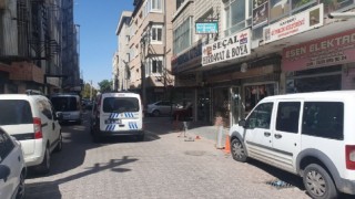 Evinde asılı halde bulundu