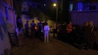 Evini yakmak istedi, içeriden güçlükle çıkarıldı