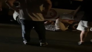 Fatihte dehşet anları kamerada: Taksiciler bir kişiyi öldüresiye dövdü