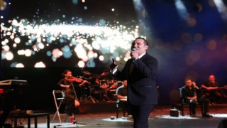 Ferhat Göçer sevilen şarkılarını Hataylılar için seslendirdi