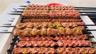 Festivalde fıstık ile kıyma mangalda buluşturuldu