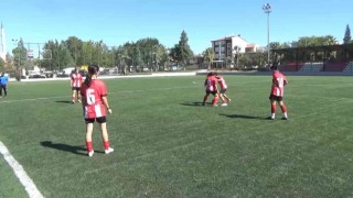 Futbol tutkunu kızlar, yeni sezona şampiyonluk parolasıyla hazırlanıyor