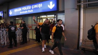 Galatasaray, Adana Demirspor maçı için Adanaya geldi