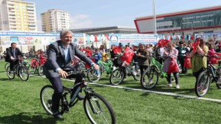 Gaziantepte başarılı öğrencilere bisiklet hediyesi