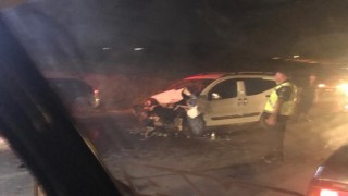 Gaziantepte ticari araç ile otomobil kafa kafaya çarpıştı: 8 yaralı