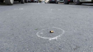 Gaziosmanpaşada araçtan rastgele ateş açıldı: 2 yaralı