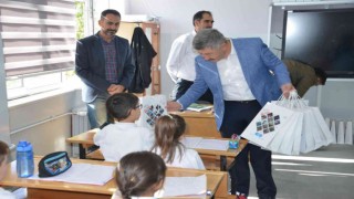 Gediz Belediyesinden öğrencilere hediye